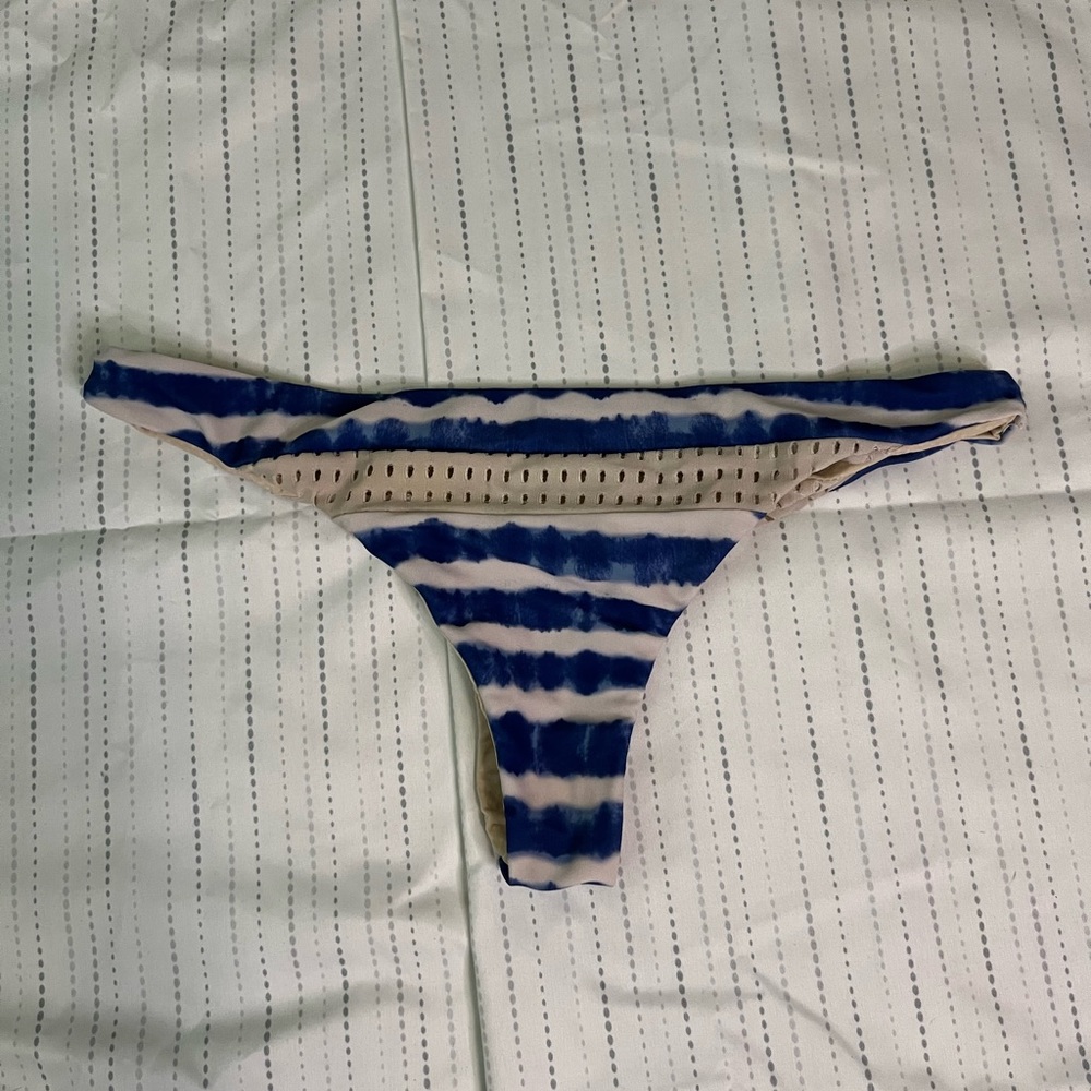 ACACIA BOTTOM